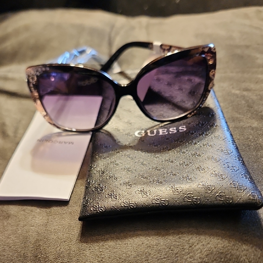 GUESS Women's Black and Purple Sunglasses